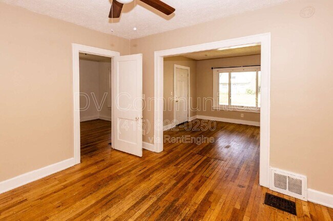 Building Photo - 3849 W 135th St