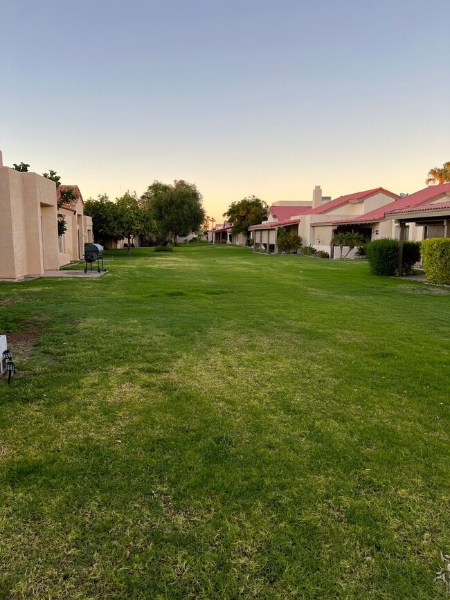 Building Photo - 10367 S Del Rey Dr
