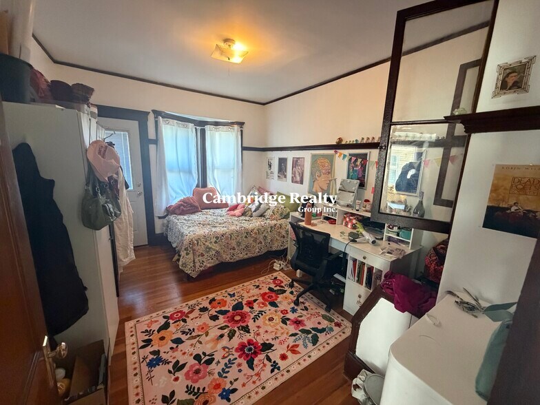 Building Photo - 100 W Adams St