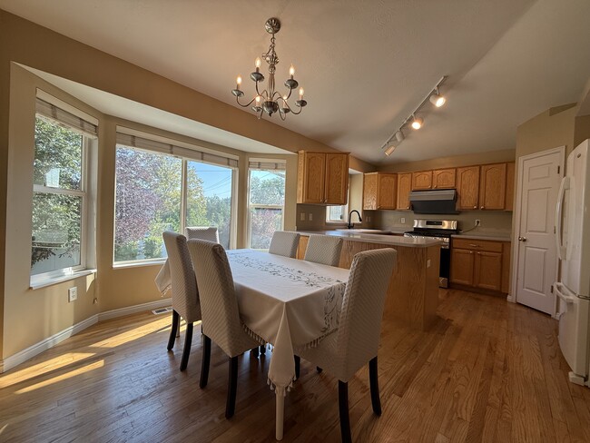 Building Photo - 212 E 900 N St