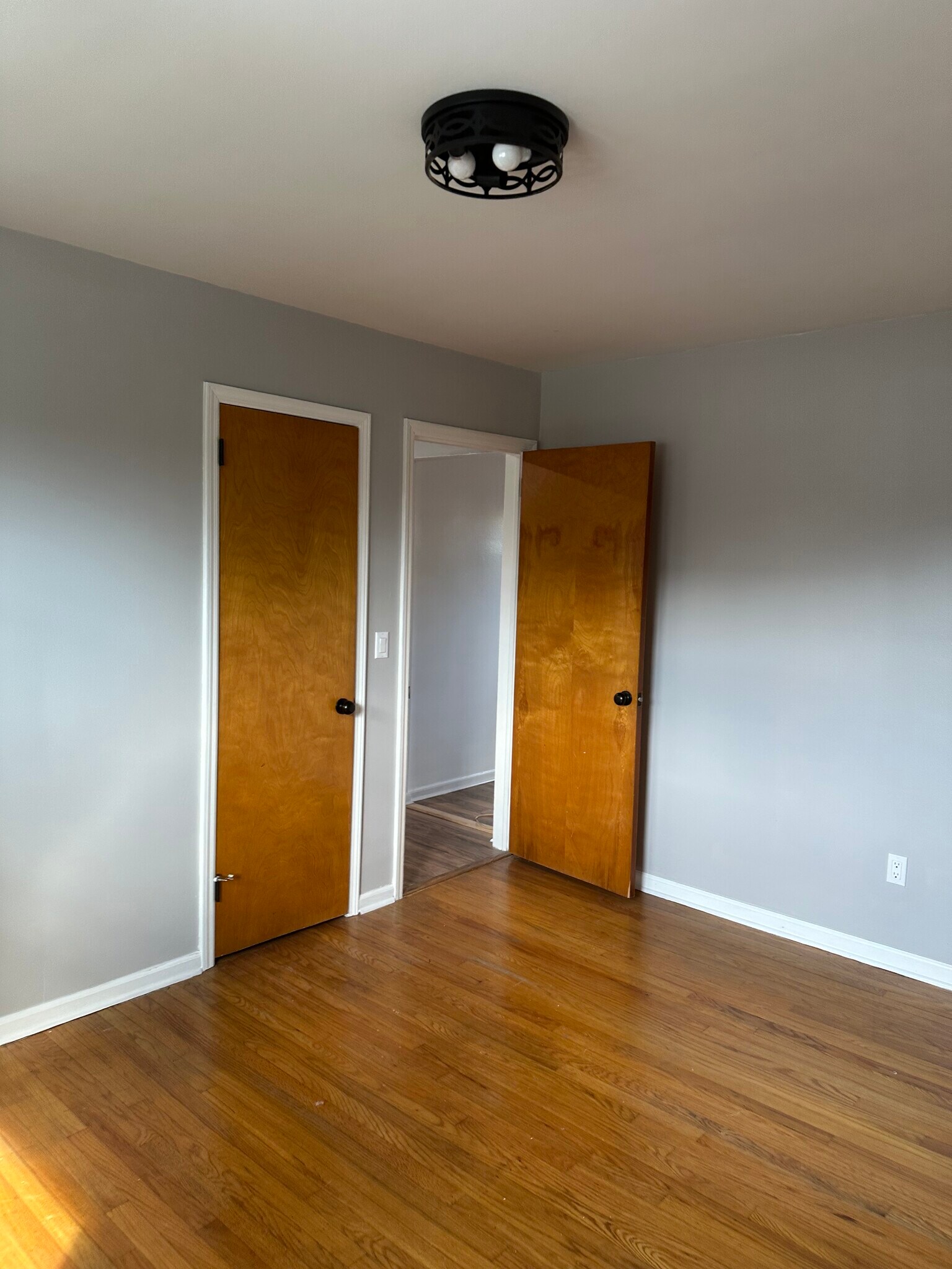 1st bedroom - 33B Hussa St