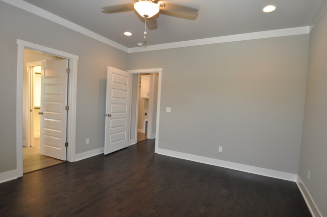 Building Photo - 2035 S Florida Way