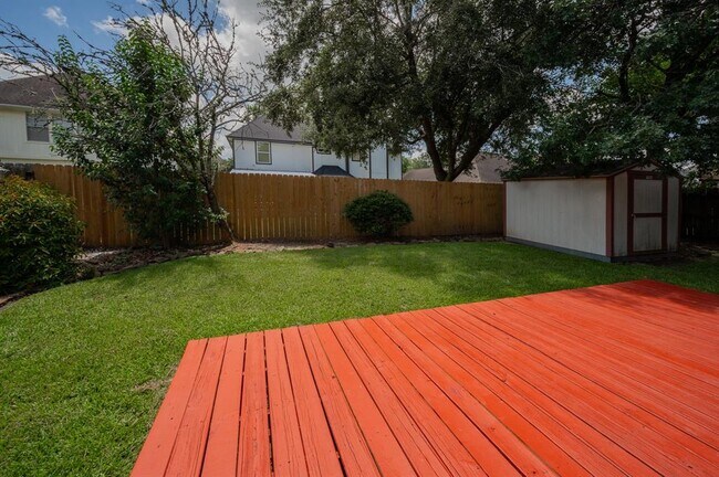 Building Photo - 1114 Gulfton Dr