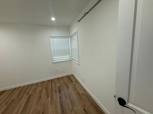 Building Photo - 3B2B House in Toluca Lake/NoHo