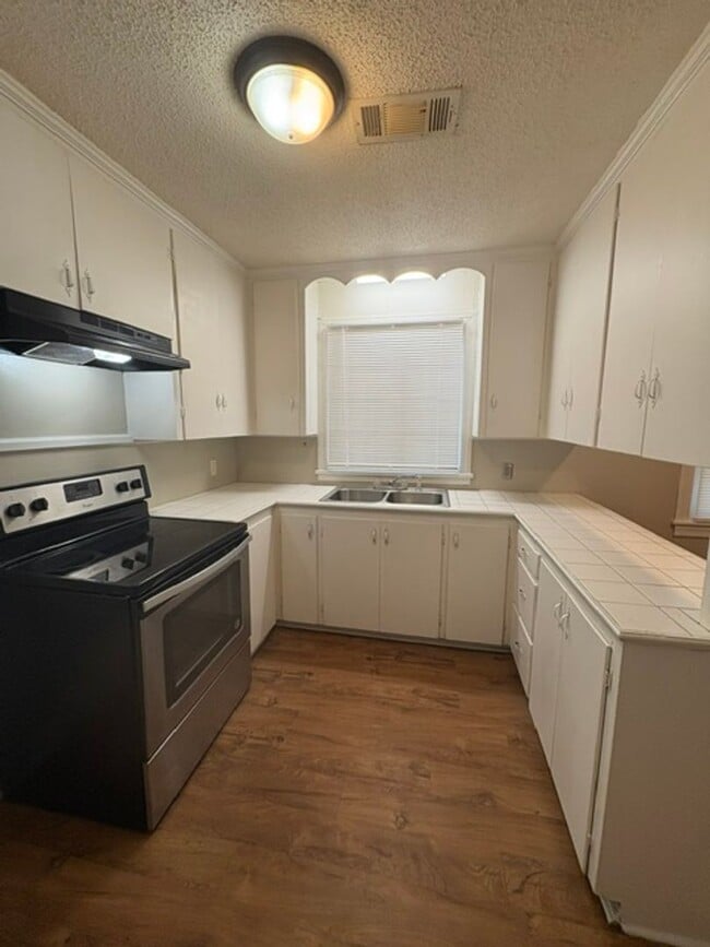 Building Photo - Renovated 2 Bedroom 1 Bath Home for Rent!!