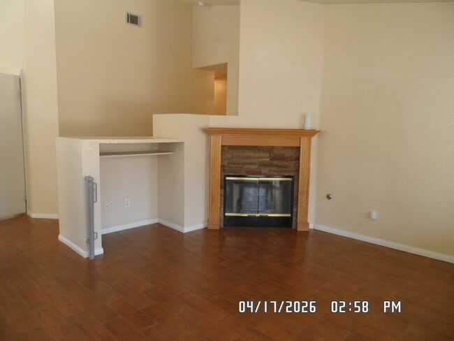 Building Photo - 3 Bedrooms, 2 Bathrooms, approx. 1392 sq. ft., 2 Car Garage, Covered Patio, Fenced, Play house,