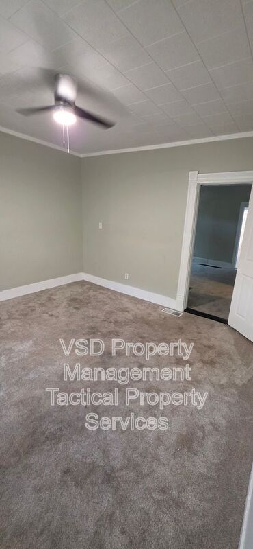 Building Photo - 3062 W 51st St