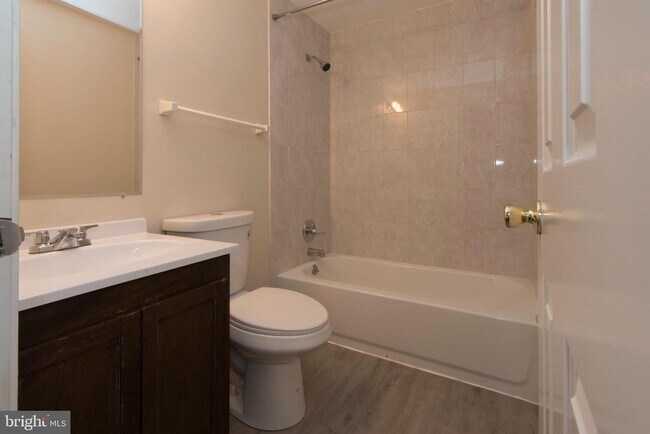 Building Photo - 48 Pontiac Way