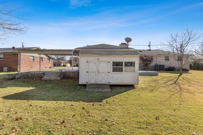 Building Photo - 220 Bartonwood Dr