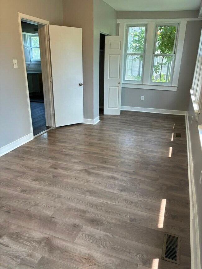 Building Photo - 2207 Chelsea Terrace