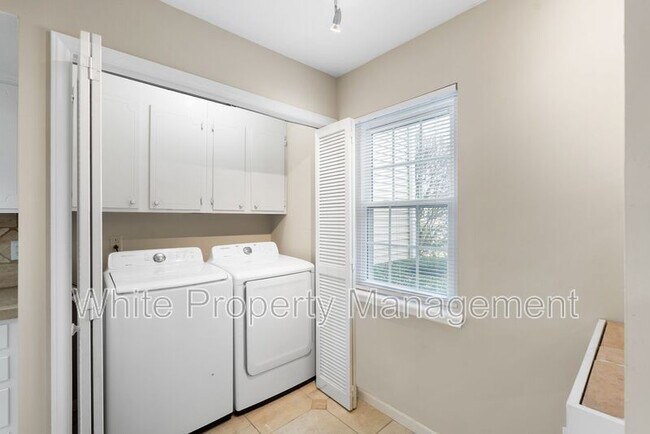 Building Photo - 7825 Renaissance Ct