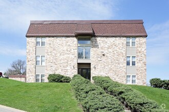 Building Photo - Clover Creek Apartments
