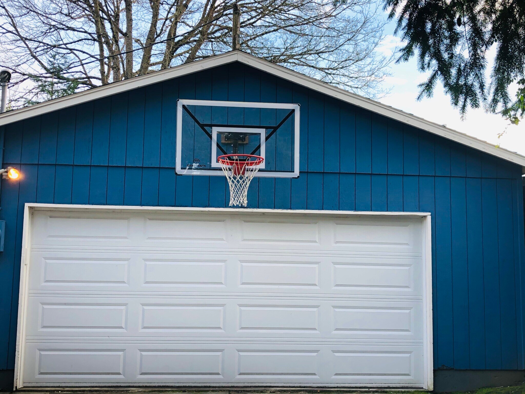garage, complete with a basketball hoop! - 5336 SE 44th Ave