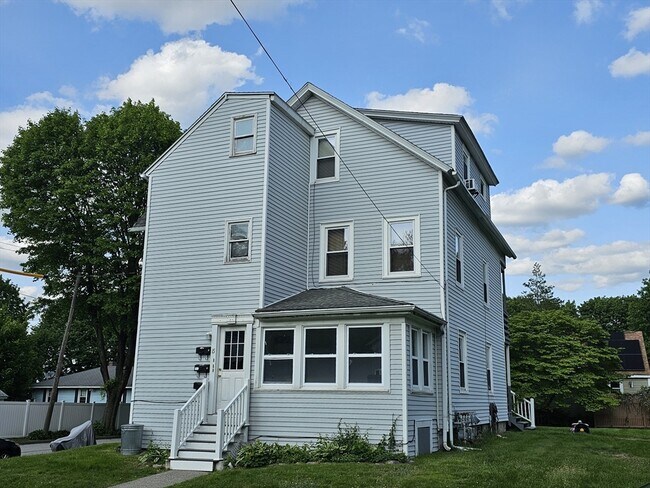 Primary Photo - 15 Steele St