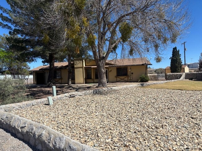 Building Photo - 5475 Valle Alegre