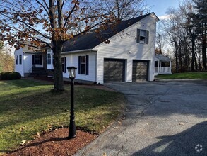 Building Photo - 10 Sumac Cir