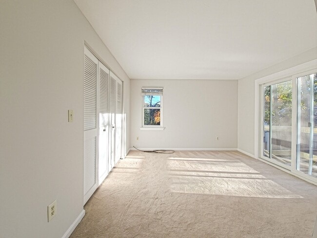 Building Photo - 253 Sudbury Ln