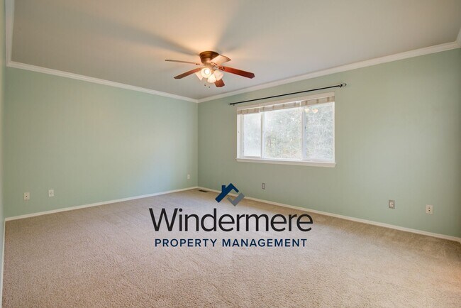 Building Photo - 1134 NW Redwing Dr