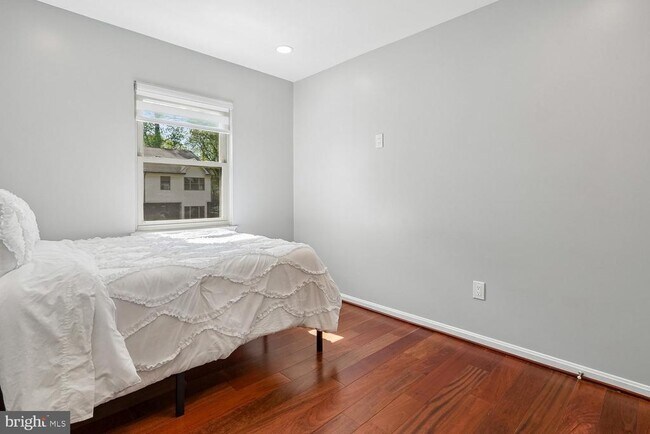 Building Photo - 6608 Westbury Oaks Ct