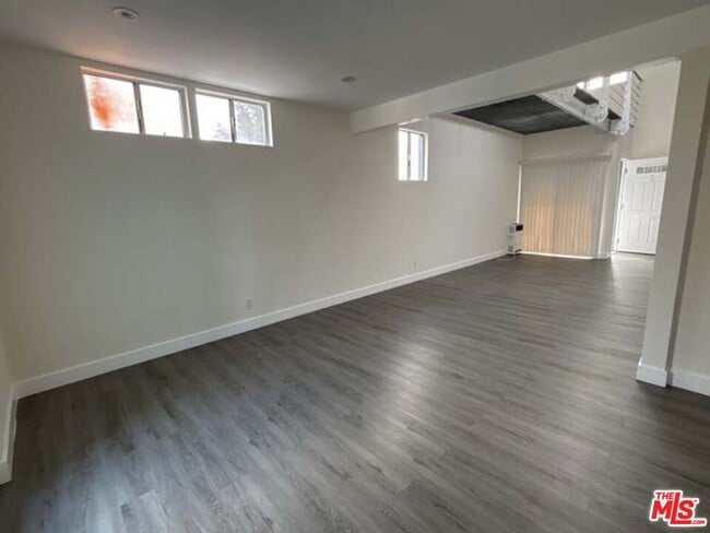 Building Photo - 915 Broadway St