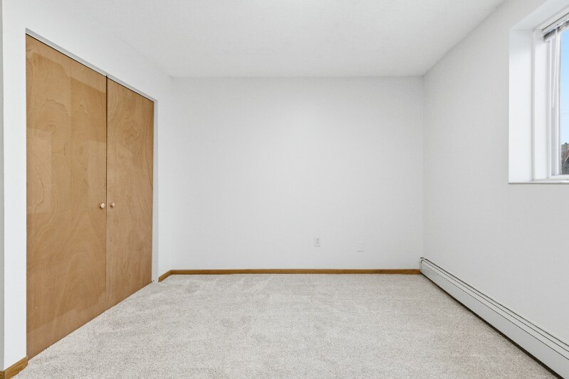 Building Photo - 1100 69th Ave N