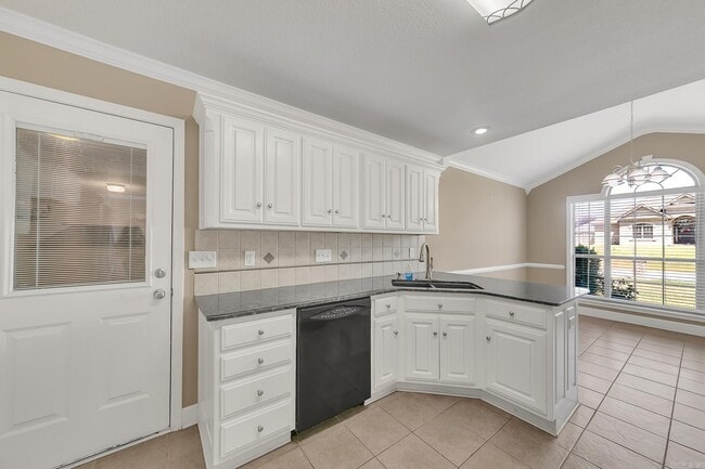 Building Photo - 25 Willow Dr