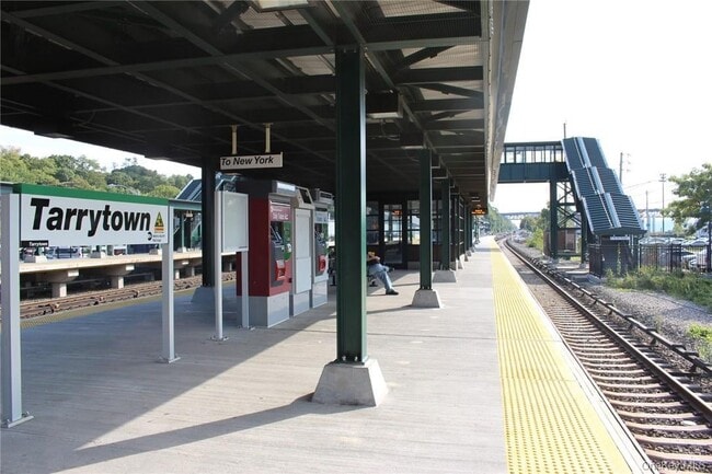 Building Photo - 5 N Washington St