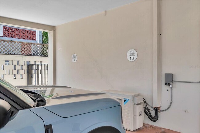 Building Photo - 224 6th Ave N