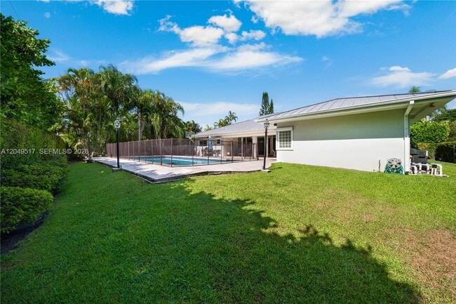 Building Photo - 14601 Pompano Dr