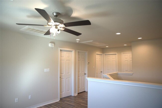 Building Photo - 341 Mary Max Cir