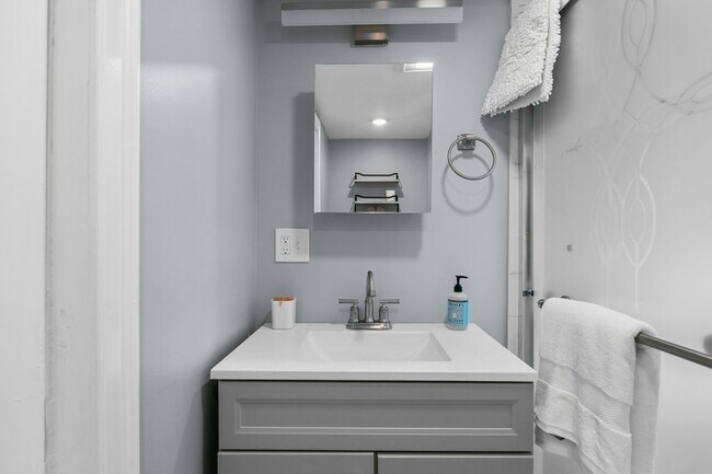 Building Photo - 382 Spring St