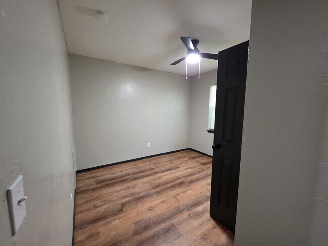 Building Photo - 641 Redstone Ave