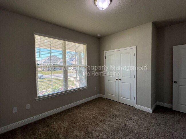 Building Photo - 5330 Parkside Dr