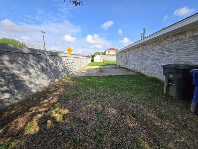 Building Photo - 802 Noel Ln
