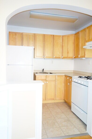 Building Photo - 8105 Greenwood Ave