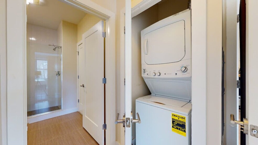 Building Photo - 545 Bedford St