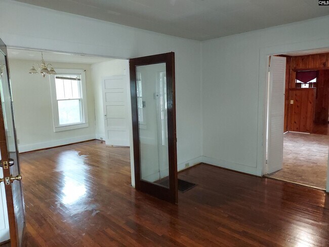 Building Photo - 813 Duke Ave