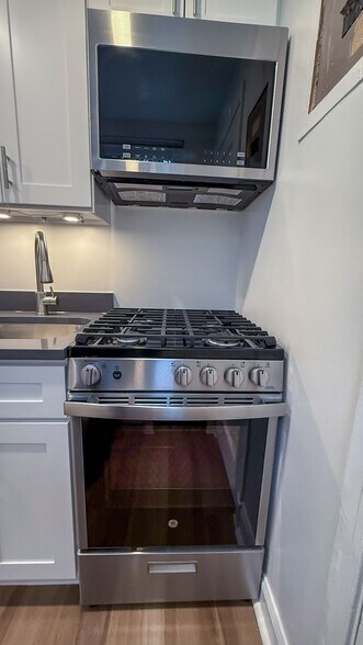 Building Photo - 2207 Sulgrave Ave