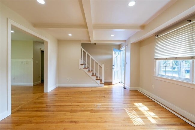 Building Photo - 48 Pleasant St