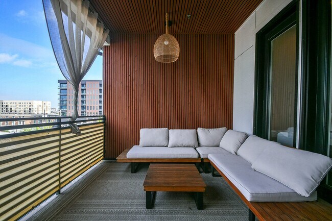 Building Photo - 2412 Canal St