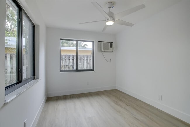 Building Photo - 2155 NE 56th Ct