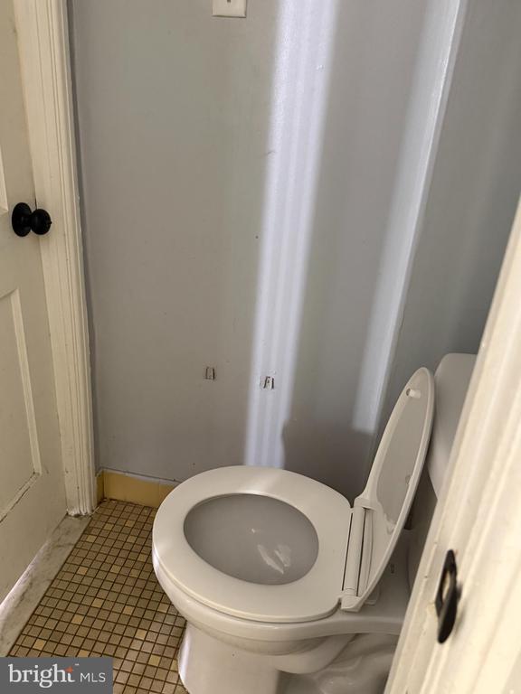 Building Photo - 557 Wiltshire Rd