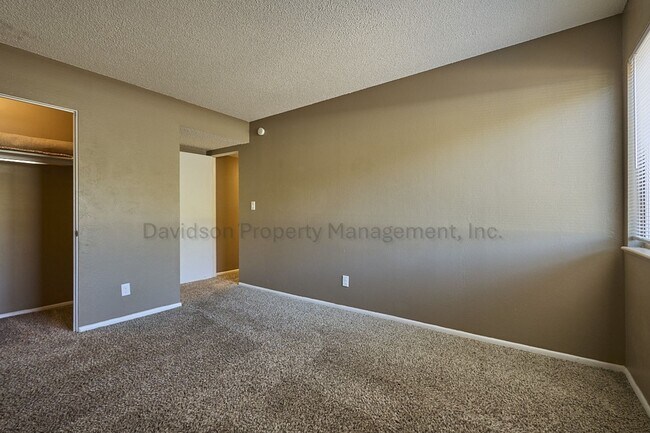Building Photo - 1708 Sawyer Way