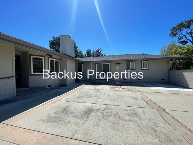 Building Photo - Beautiful home in the Heart of Monterey