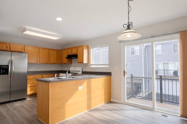 Building Photo - 14527 Patriot Square Dr E