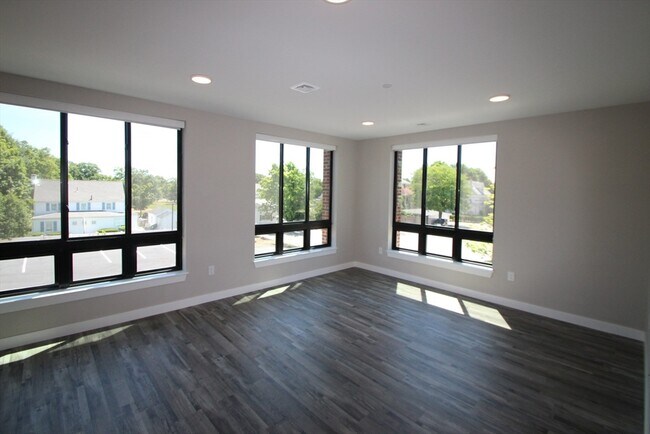 Building Photo - 629 Washington St