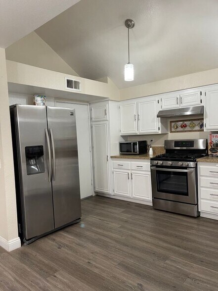 Building Photo - 717 Periwinkle Ln