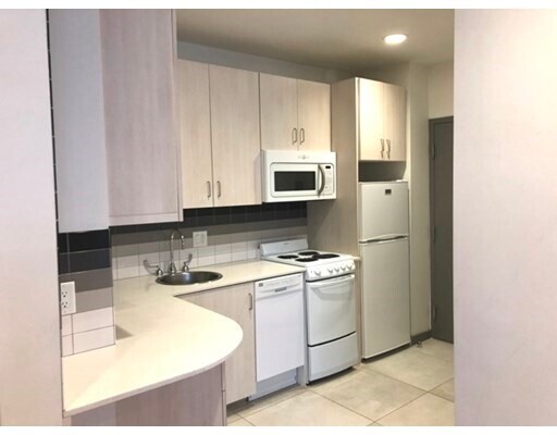 Building Photo - 142 Bowdoin St