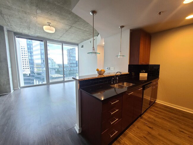 Building Photo - Spacious 1 Bedroom Condo at REALM Buckhead