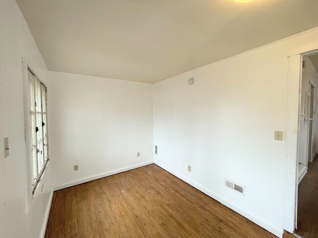 Building Photo - Cozy one bedroom home